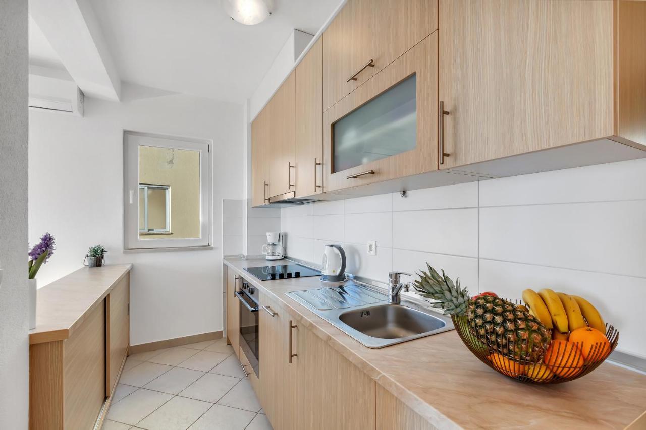 Santric - The Hill Apartment *