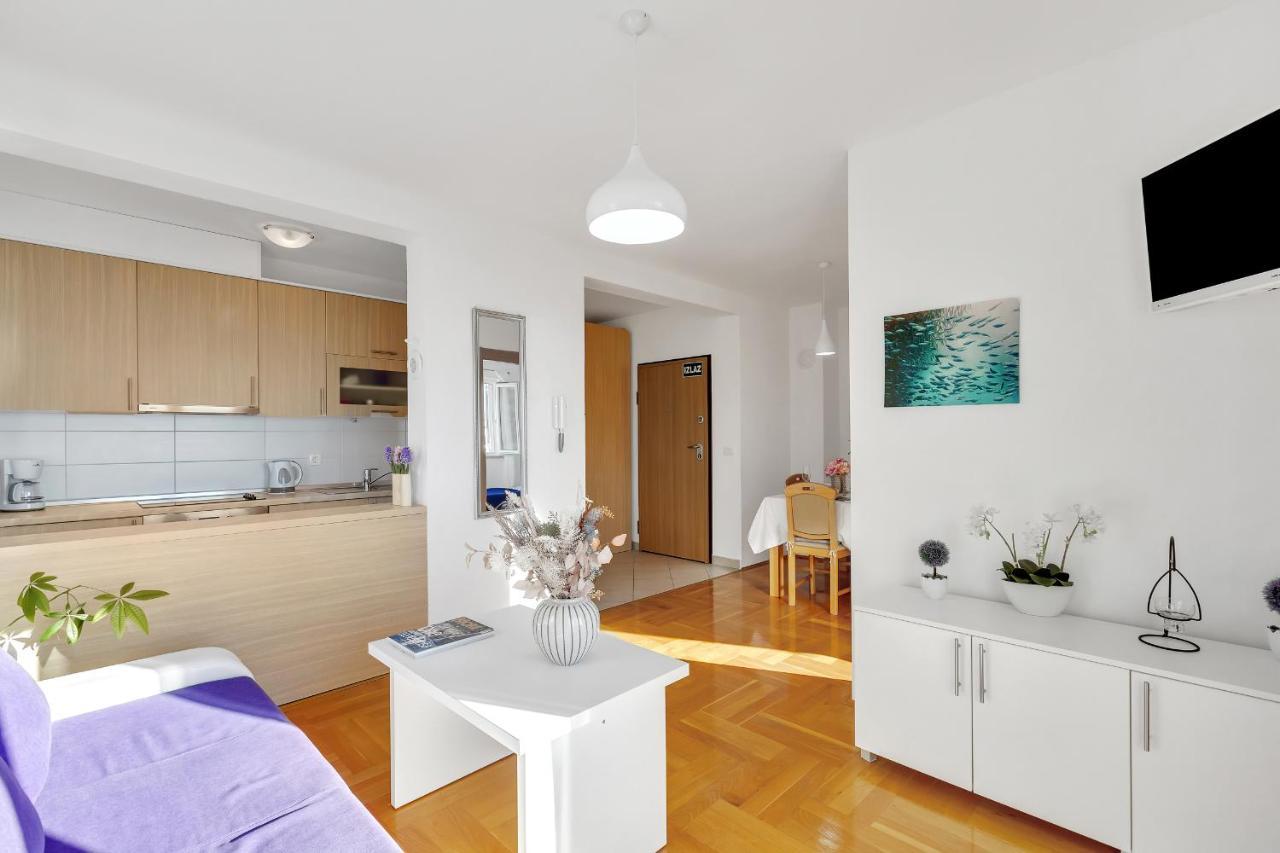 Santric - The Hill Apartment