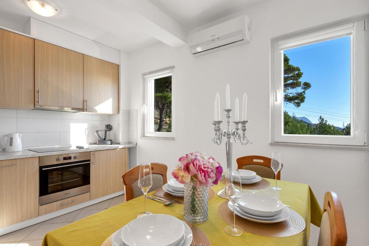 Santric - The Hill Apartment