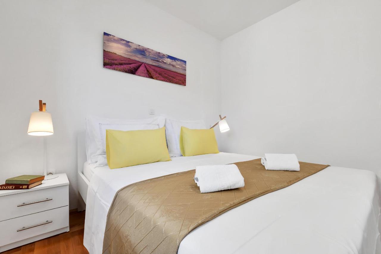 Santric - The Hill Apartment *